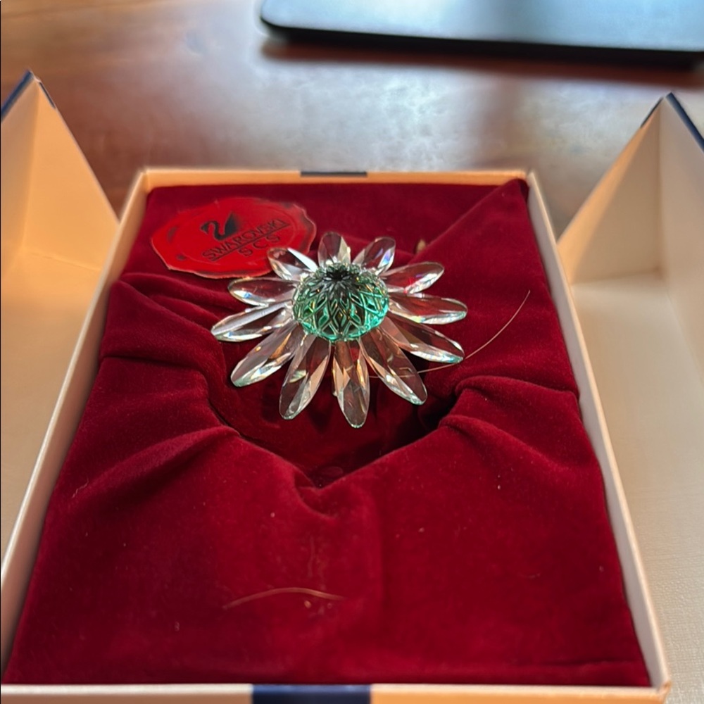 Swarovski Green and Silver Elegant Floral Accent